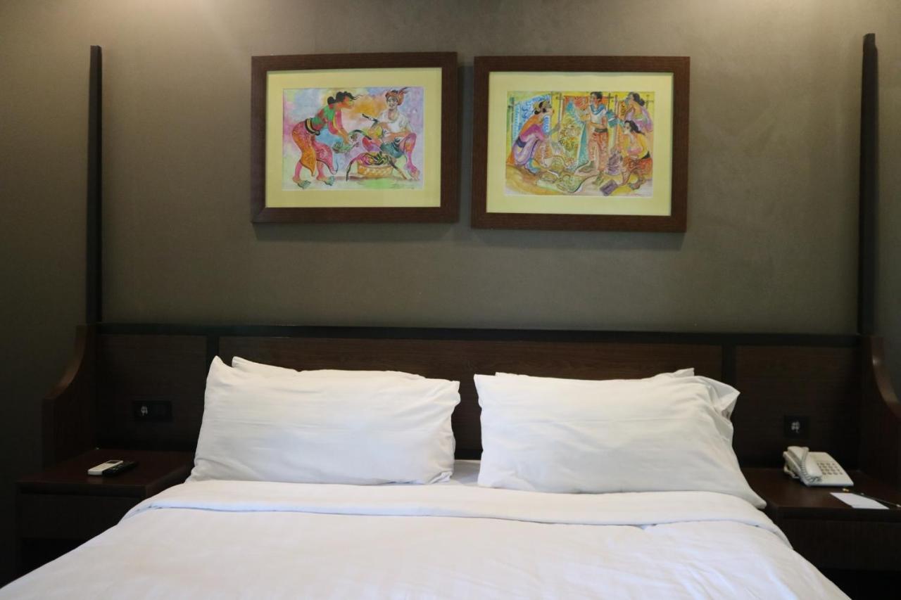 Amanuba Hotel & Resort Rancamaya Bogor Exteriör bild