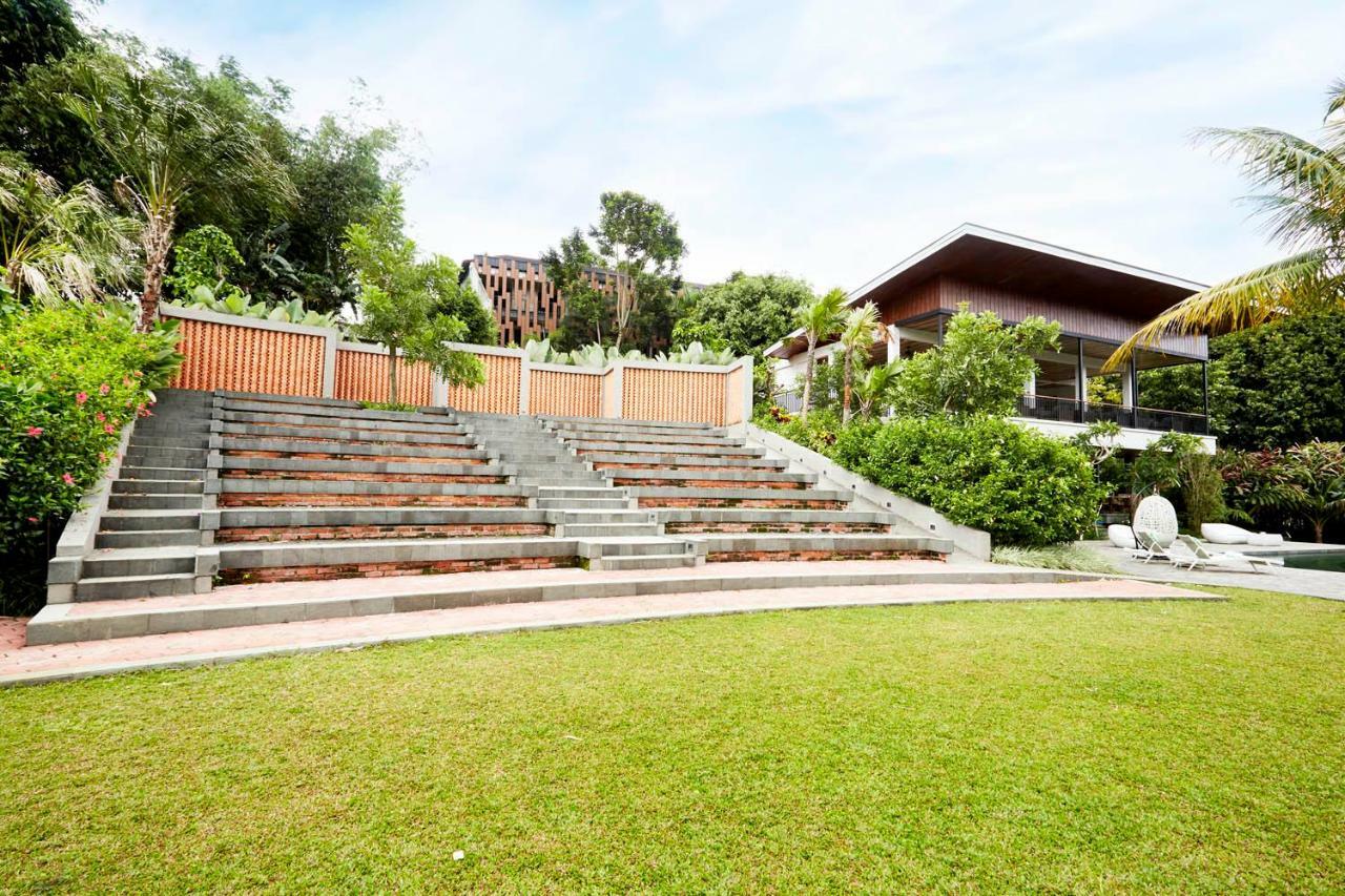 Amanuba Hotel & Resort Rancamaya Bogor Exteriör bild