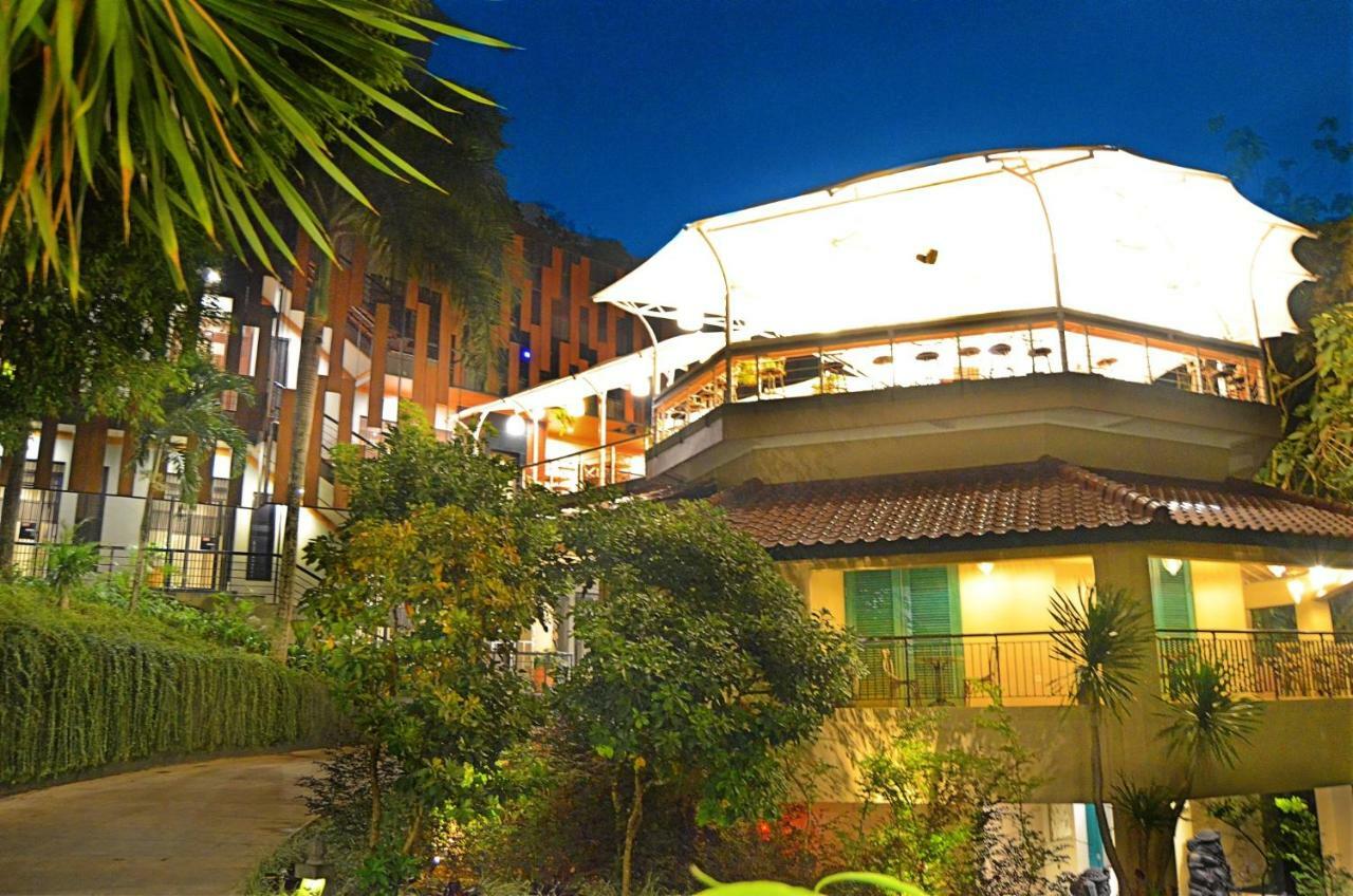 Amanuba Hotel & Resort Rancamaya Bogor Exteriör bild