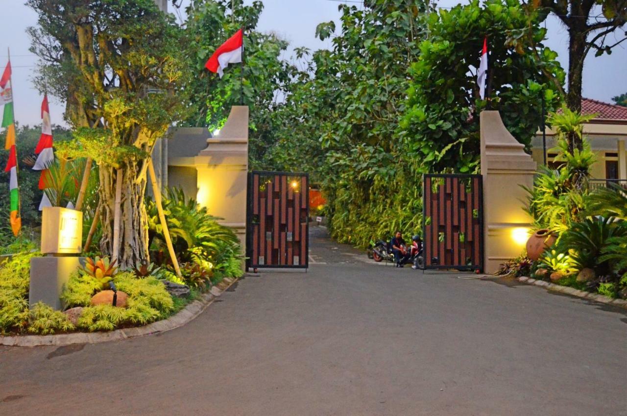 Amanuba Hotel & Resort Rancamaya Bogor Exteriör bild